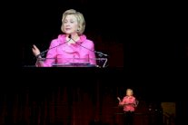  وورن بافيت متأكد بان هيلاري كلينتون ستنتخب رئيسة للولايات المتحدة