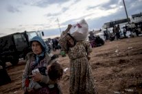 الأكراد يدافعون بشراسة عن كوباني التي حاصرها مسلحو داعش