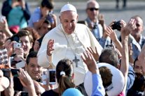 البابا فرنسيس: هناك ملائكة حارسة تحمينا