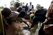 غرق زورق في غينيا: 18 قتيلا و18 ناجيا واكثر من 20 مفقودا