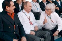 بوتين يدعو لتطوير العلاقات مع البحرين 