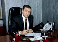 رجل اعمال سوري منع من دخول اوروبا يطلب السماح له بالعلاج في فرنسا