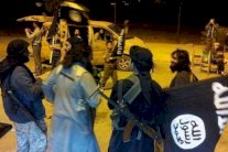 كوباني لا تزال تحت سيطرة الأكراد والغارات مستمرة