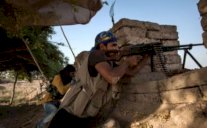 المقاتلون الاكراد يدافعون عن 