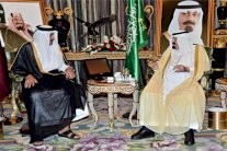 العاهل السعودي يستقبل أمير قطر ويبحث معه أوضاع المنطقة