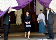 وزيرات يابانيات في معبد تعتبره بكين وسيول رمزًا للحرب ضدهما