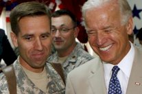 طرد إبن جو بايدن من البحرية الأميركية لتعاطيه المخدرات 