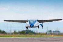 السيارة الطائرة تستعد للاقلاع