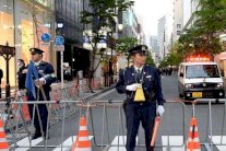 وزير الصناعة الياباني يعترف بانه تلقى اموالا من شركة 