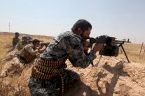 التحالف وعد بتزويد الأكراد بدبابات ومروحيات لقتال داعش