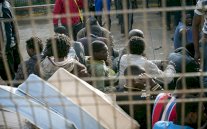 الاتحاد الاوروبي قلق من طرد المهاجرين من مليلية ويطلب من مدريد