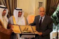 الكويت تكرم الأمين العام للجامعة العربية تقديرًا لجهوده