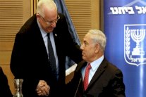 بيريز يوجّه انتقادًا غير مباشر إلى حكومة نتانياهو