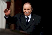 بوتفليقة يحذر من تهديدات تستهدف أمن الجزائر