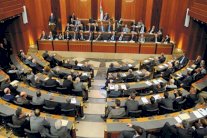 برلمان لبنان يمدد ولايته مرة ثانية