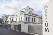 الموت يأتي من فيينا كما الحب من باريس!