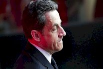 ساركوزي: مارين لوبن مسترجلة وهولاند سيئ الهندام