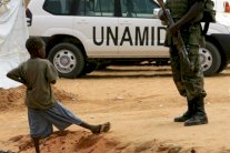 السودان يستدعي رئيس بعثة يوناميد إثر تقارير حول اغتصاب بدارفور