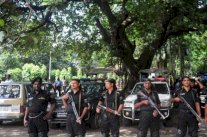  اسلاميون مفترضون يقتلون استاذا بالسواطير في بنغلادش