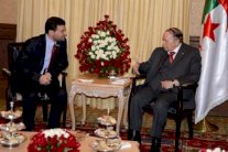 بوتفليقة يستقبل سفراء معتمدين في الجزائر 