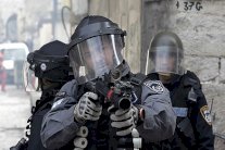 مواجهات في القدس وتعزيز الشرطة على مداخل بلدات عربية في اسرائيل