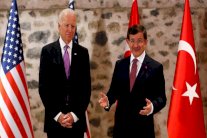 بايدن يحاول إقناع إردوغان بمكافحة