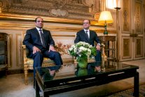 هولاند يدعو السيسي الى المضي قدما في عملية