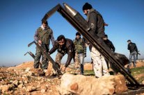 الثوار يرفعون 