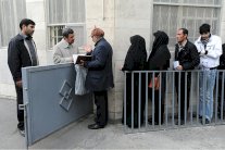 عودة أحمدي نجاد مسرحية لانتزاع أرصدة 