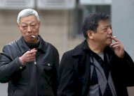 بكين تقر قانونًا لحظر التدخين في الأماكن العامة والعمل والنقل