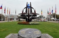 القائد الاعلى للناتو في أوكرانيا الطامحة للانضمام إلى صفوفه