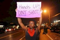 تظاهرات تعم الولايات المتحدة اثر قرار القضاء في قضية فرغسون