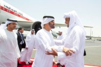 تقارب بين أبوظبي والدوحة ومحمد بن زايد يهاتف تميم مهنئًا