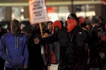 تظاهرات جديدة في فرغسون وتوقيف 15 شخصا