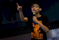 ثلاثة ناشطين في هونغ كونغ يبدأون اضرابا عن الطعام