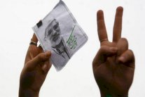 طلاب إيرانيون أمام روحاني: أفرج عن المعتقلين