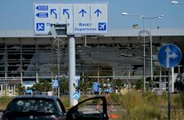 أوكرانيا تتهم الموالين لروسيا بانتهاك وقف إطلاق النار بمطار دونيتسك 