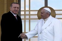 البابا واردوغان: حوار طرشان سياسي في أنقرة