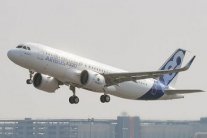 الخطوط الكويتية تستلم أول طائرتين من طراز (320 A)