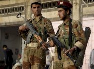 توقيف خمسة يشتبه بانتمائهم إلى القاعدة في باكستان