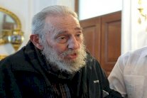  الصين تمنح فيدل كاسترو جائزة السلام 