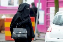 الصين تمنع النقاب في الاماكن العامة في عاصمة شينجيانغ