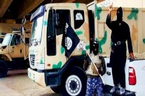 داعش يجرّم حلق اللحية ولبس