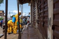 إيبولا أودى بحياة 7518 شخصًا من أصل 19340 حالة