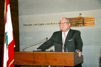 المشنوق: التعهد بعدم قتل العسكريين أساس للتفاوض