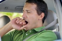 النوم وراء المقود أخطر من الكحول!