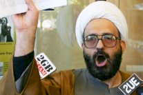 محتجز رهائن سيدني مطلوب لإيران بالاحتيال