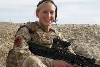 المجندات البريطانيات يقاتلن في الخطوط الأمامية