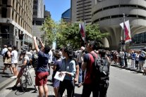 مطعم أسترالي يمنع دخول المسلمين!