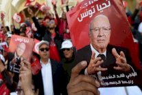 تونس: مرشّحان للرئاسة...أسلوبان وحملة متوتّرة